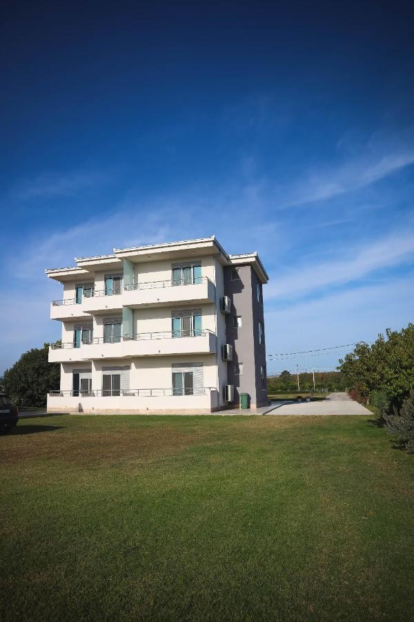 Apartment Hamptons Village Ada Bojana
