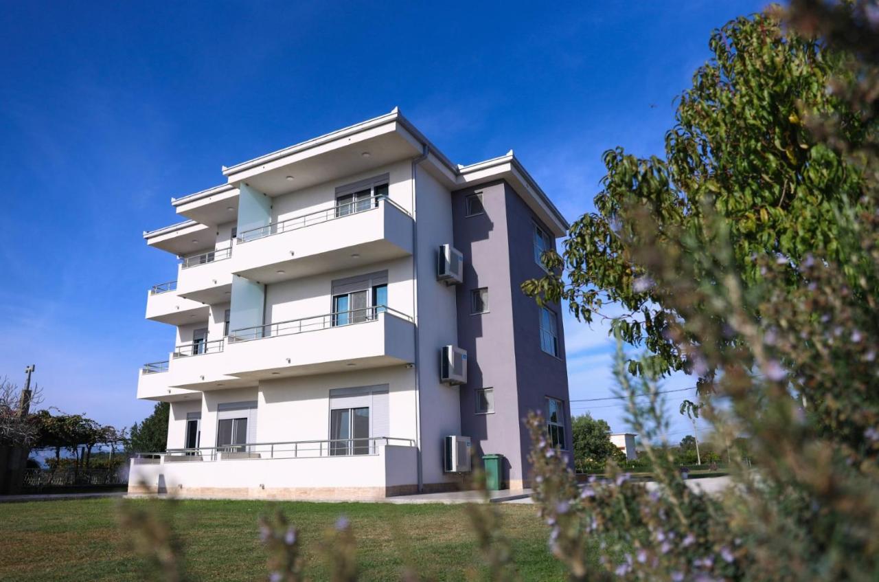 Apartment Hamptons Village Ada Bojana *